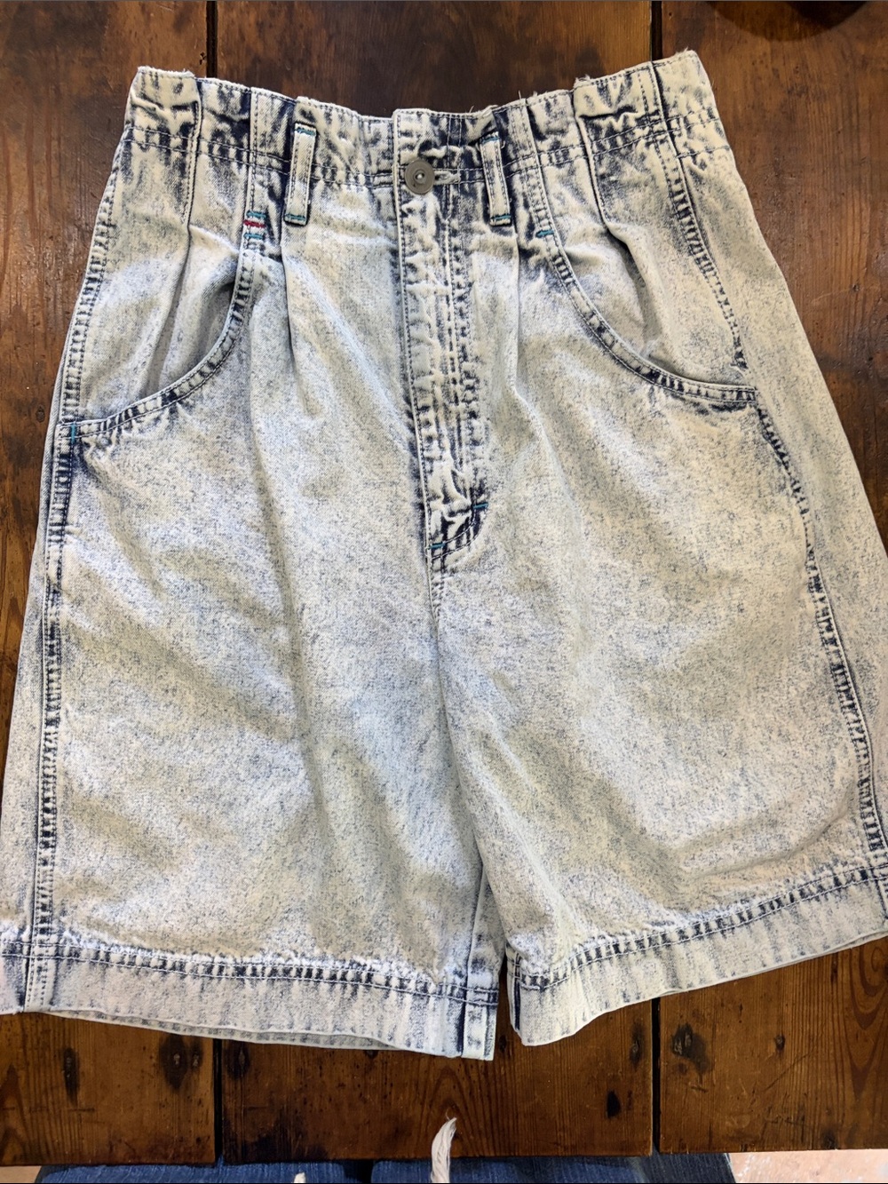 Vintage 90’s Lee High Rise Pleated Acid Wash Denim Shorts Mom Shorts